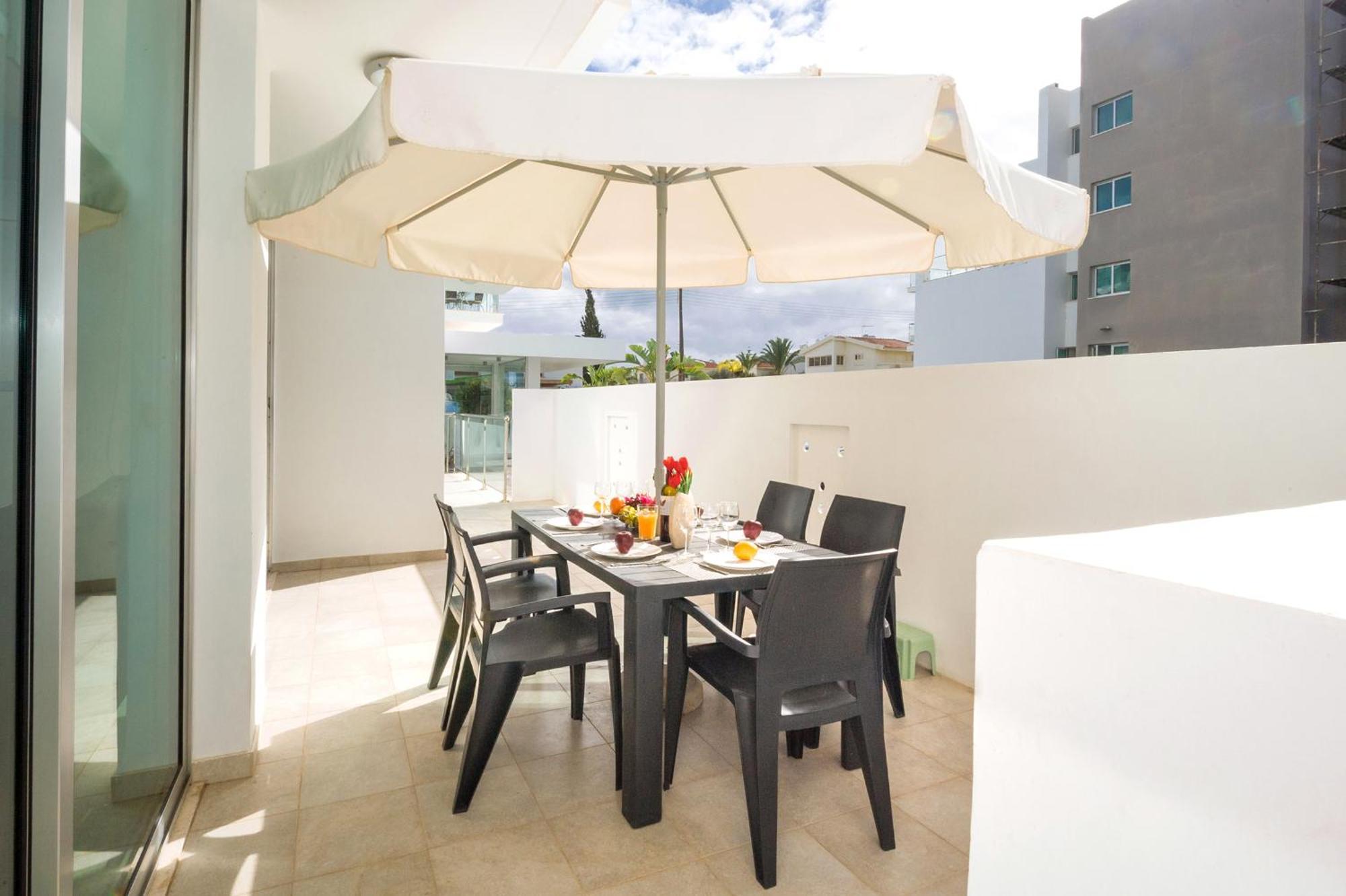 Calypso - Coralli Beachfront Apartment Protaras Extérieur photo