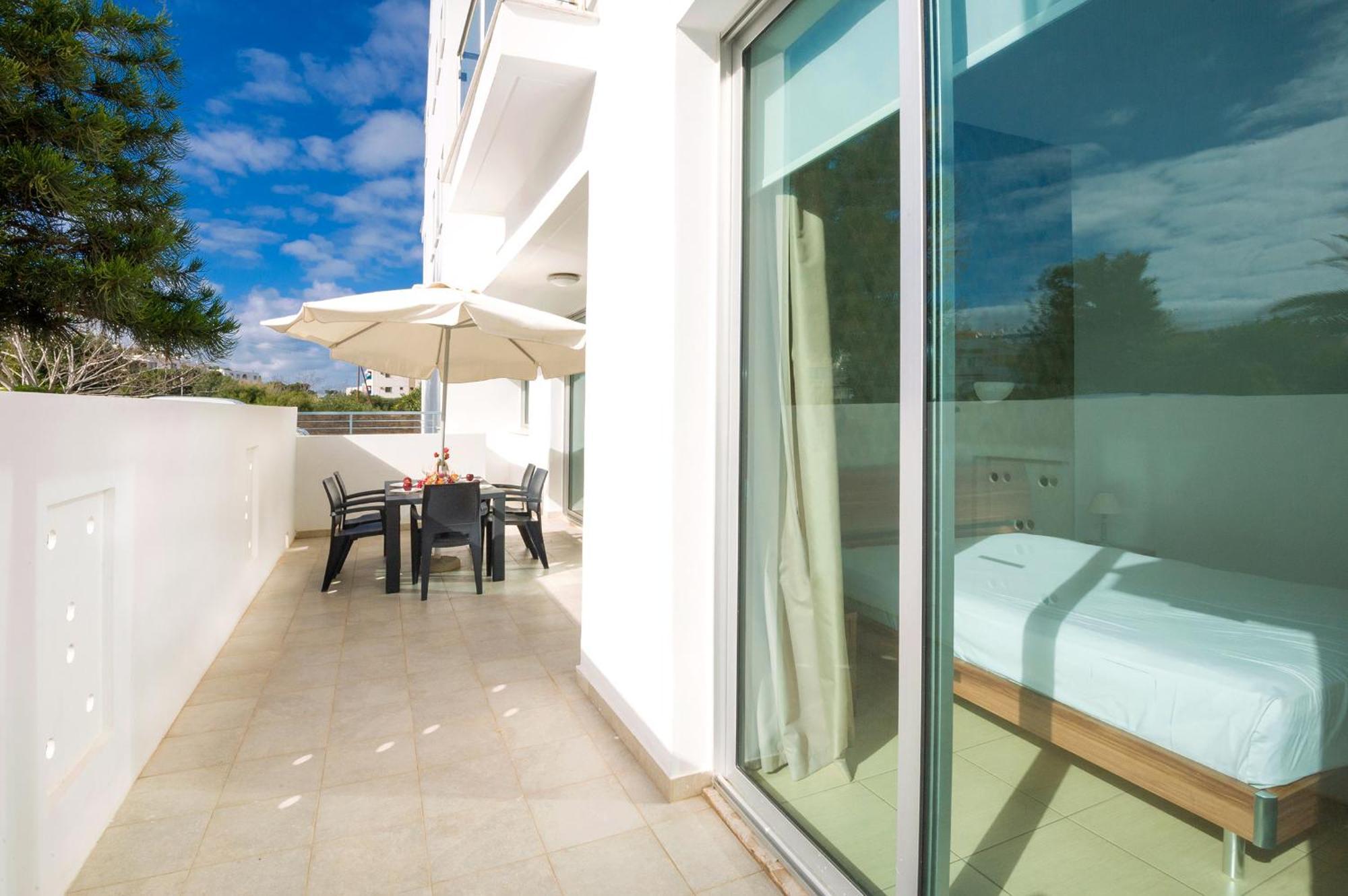 Calypso - Coralli Beachfront Apartment Protaras Extérieur photo