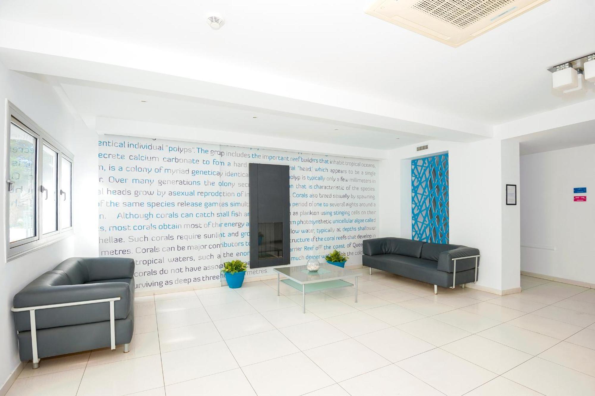 Calypso - Coralli Beachfront Apartment Protaras Extérieur photo